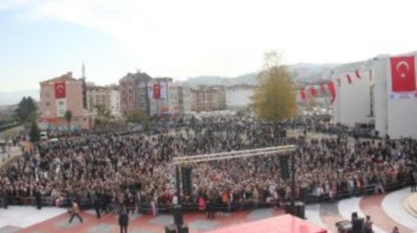 Cumhurbaşkanı Gül, Fatsa’da Coşkuyla Karşılandı