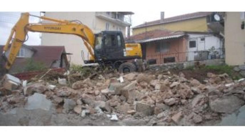 İzmit'te Bulunan Eski Yapılar Yıkılıyor