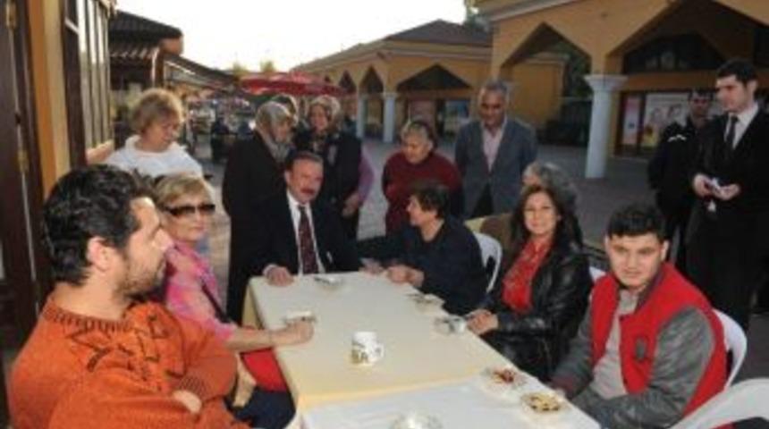 Başkan Doğan, Aşure Dağıttı