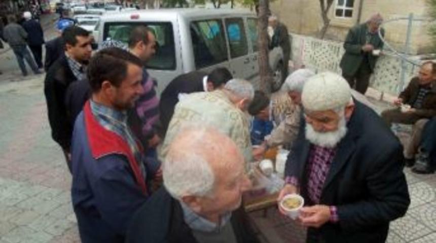 Mevlevi Grubundan 3 Bin Kişilik Aşure Hayrı