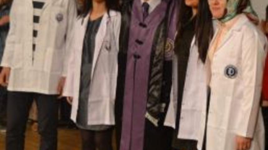 Diş Hekimliği Fak&uuml;ltesi &Ouml;ğrencileri Beyaz &Ouml;nl&uuml;klerini Giydi