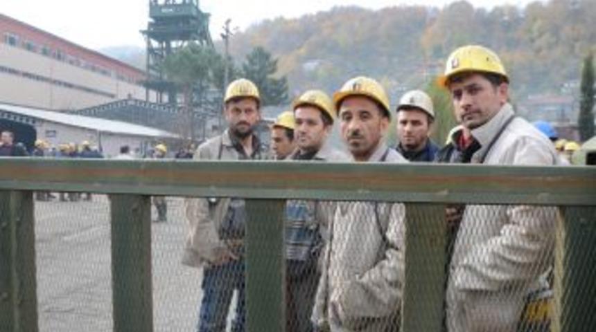 Babasını Maden Ocağında Kaybeden Iş&ccedil;i: 10-15 Kişi Y&uuml;z&uuml;nden Mağdur Oluyoruz
