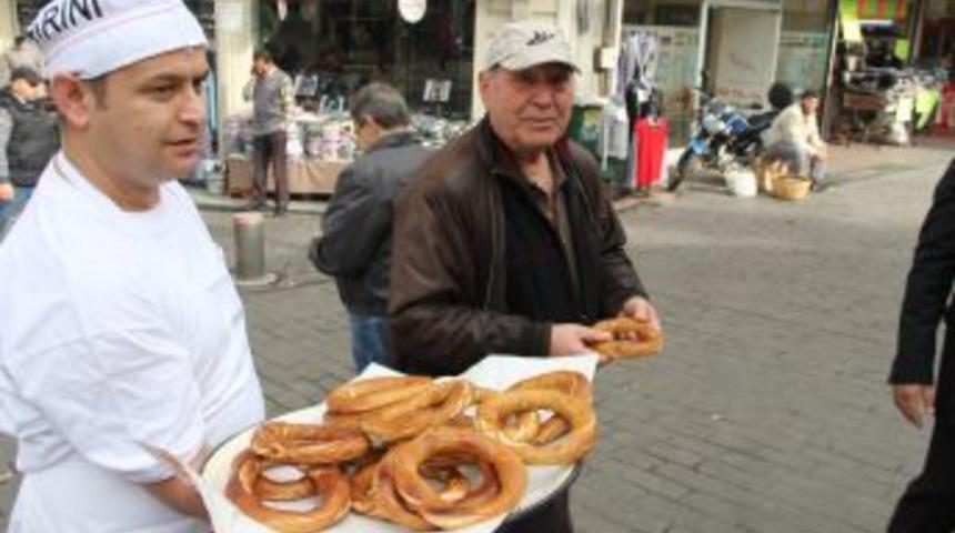 Susam Karaborsaya D&uuml;şt&uuml;, Susamsız Simit T&uuml;keticinin Beğenisine Sunuldu