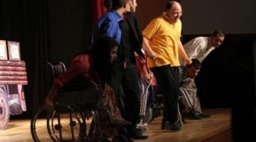 Engelliler &ldquo;kamyon&rdquo;la Festivalde