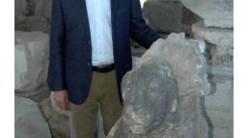 "cehennem Kapısı" Nın &Ouml;n&uuml;nde Kangal K&ouml;peği İzleri