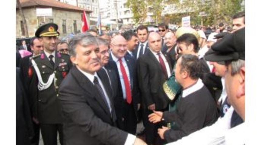 Cumhurbaşkanı G&uuml;l, Birlik Ve Beraberlik Mesajları Verdi