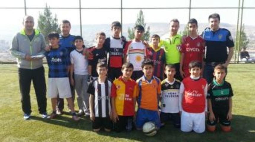 Cizre Emniyeti &Ouml;ğrencileri Futbolda Buluşturdu