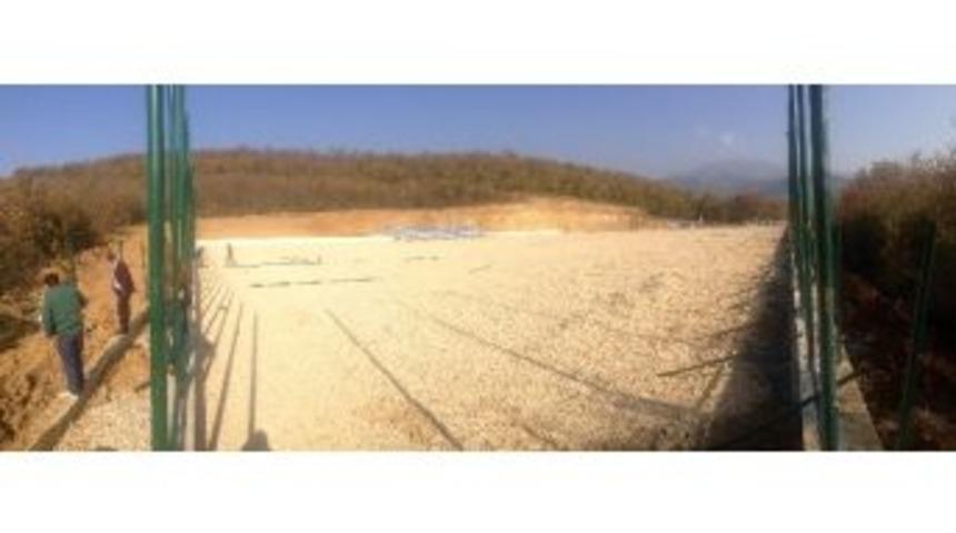 Kuzuluk Belediye Başkanı Bilal Soykan Futbol Sahası &Ccedil;alışmalarını Yakından Takip Ediyor