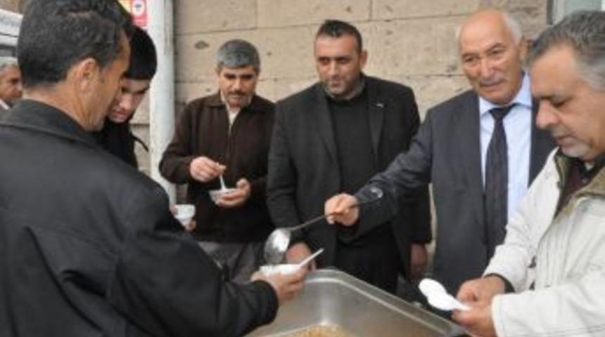 Halk Otob&uuml;s&ccedil;&uuml;leri Odası Aşure Dağıttı