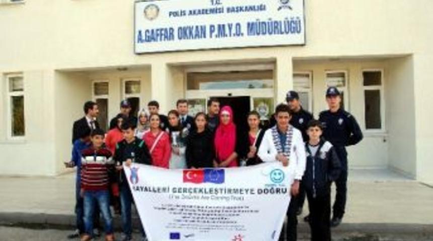 &Ouml;ğrencilere Polis Okulu Gezisi