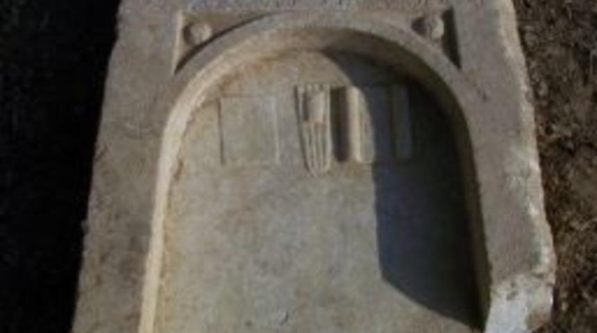 Kep&ccedil;eye Roma Mezarı Takıldı