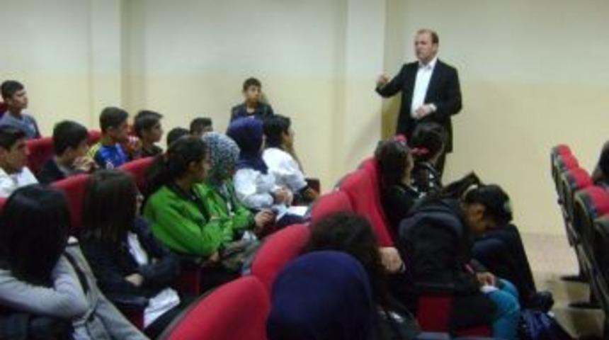 Emniyet M&uuml;d&uuml;r&uuml; &Ouml;ğrencilerle Bir Araya Geldi