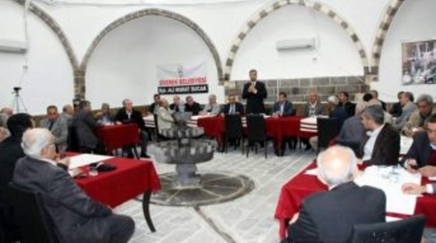 Siverek K&uuml;lt&uuml;r Derneği'nden Plaket