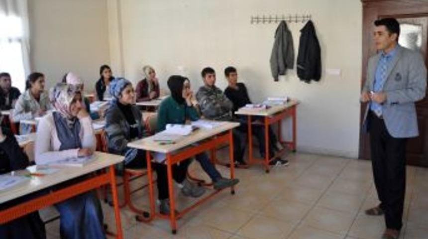 '550 Milletvekillinden Ka&ccedil; Tanesi Dershaneye Gitmedi'