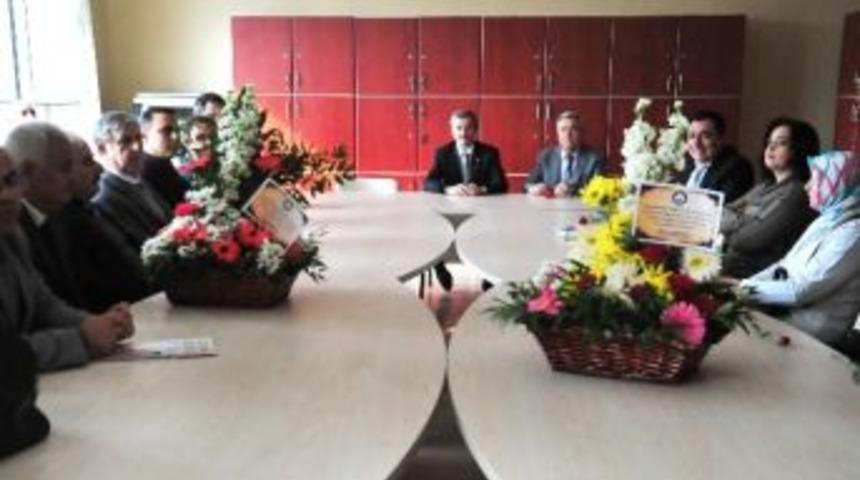 Başkan Tahmazoğlu, &Ouml;ğretmenleri Unutmadı