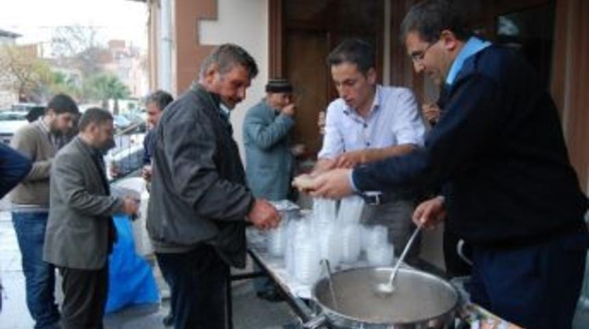 Bayrami&ccedil; Belediyesinden Aşure İkramı