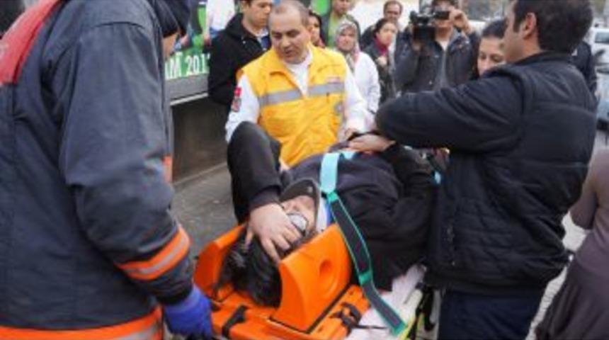 Eşiyle Tartışan Kadın, Kendini Metronun &Ouml;n&uuml;ne Attı