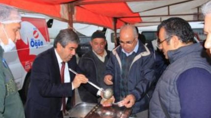 Başkan Tursun Vatandaşlara Aşure Dağıttı