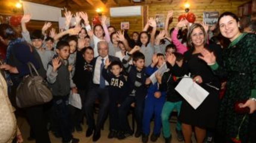 Aldırmaz &Ouml;ğretmenler G&uuml;n&uuml;n&uuml; &Ccedil;ocuklarla Kutladı