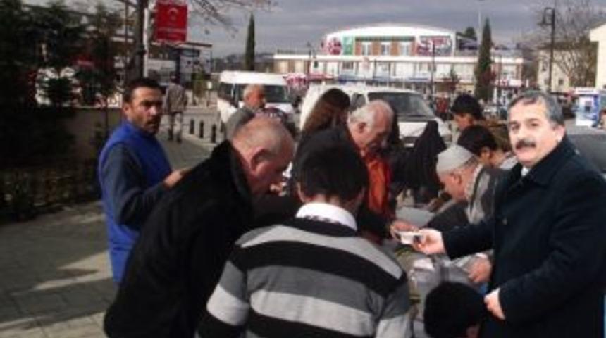 Arifiye Belediyesinden Vatandaşlara Aşure İkramı