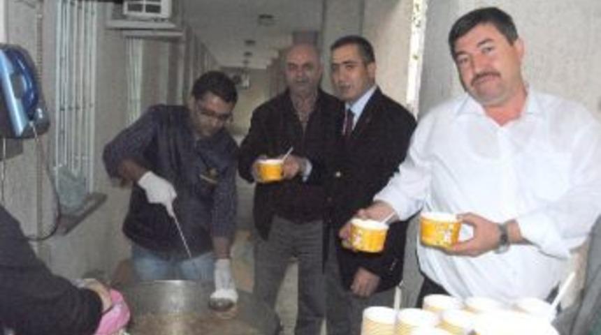 &Ouml;demiş Vergi Dairesi Aşure Dağıtımı Yaptı