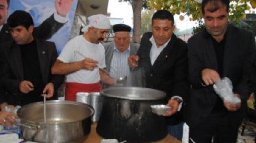 BBP'liler Cuma &Ccedil;ıkışı Bin Kase Aşure Dağıttı