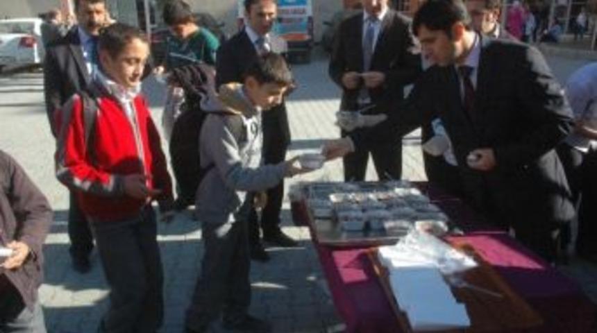 Hakkari&rsquo;de Aşure Dağıtımı