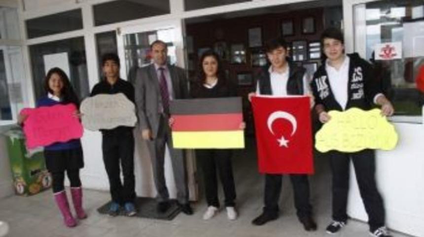 'almanca Yollarda' Otob&uuml;s&uuml; Boz&uuml;y&uuml;k'te