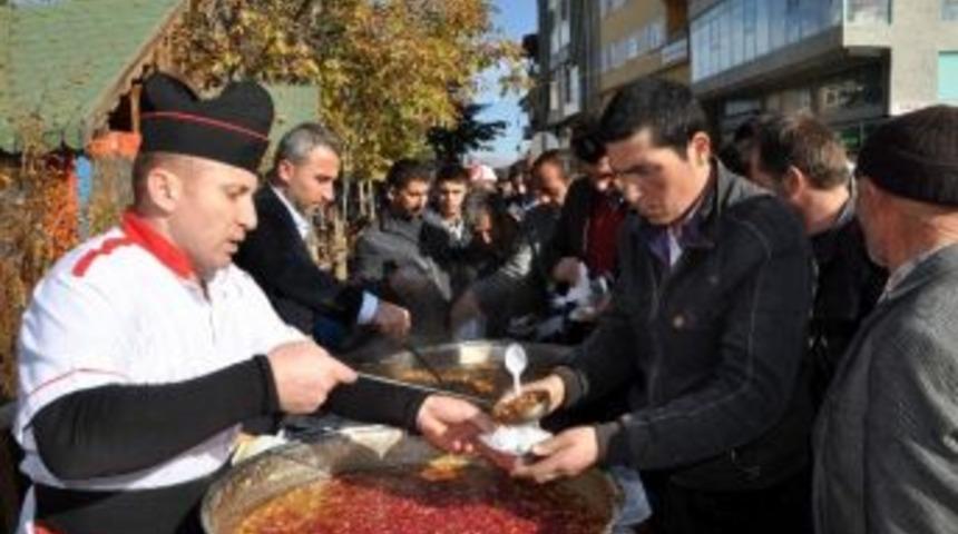 Suşehri&rsquo;nde Stk&rsquo;lar Aşure Dağıttı