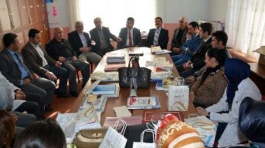 Emekli &Ouml;ğretmen Şehit Oğlunun İsminin Verildiği Okulda 24 Kasımı Kutladı