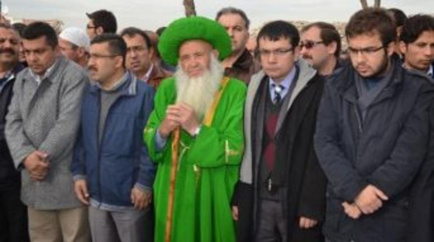 Anadolu Gen&ccedil;lik Derneği (agd) &Uuml;yeleri, Mısır, Suriye Ve Filistin'de Hayatını Kaybeden M&uuml;sl&uuml;manlar İ&ccedil;in Gıyabi Cenaze Namazı Kıldı