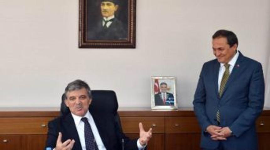 86 Yaşındaki Salih Elibol, Cumhurbaşkanı'na El Yapımı Baston Hediye Etti