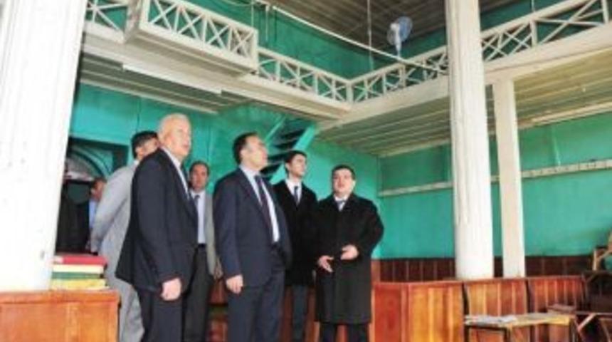 Vali Altıparmak, Alvarlı Efe Hz. T&uuml;rbesini Ziyaret Etti