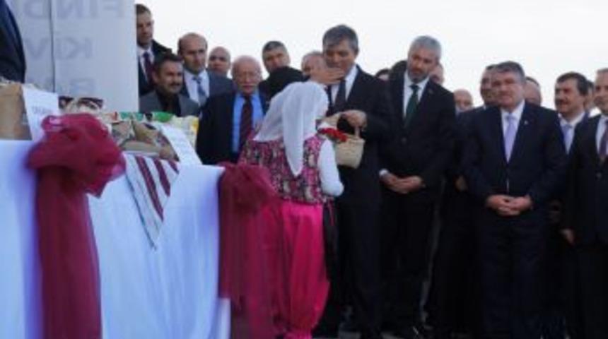 Gül’den Boztepe’de Fındık Ve Çilek Keyfi