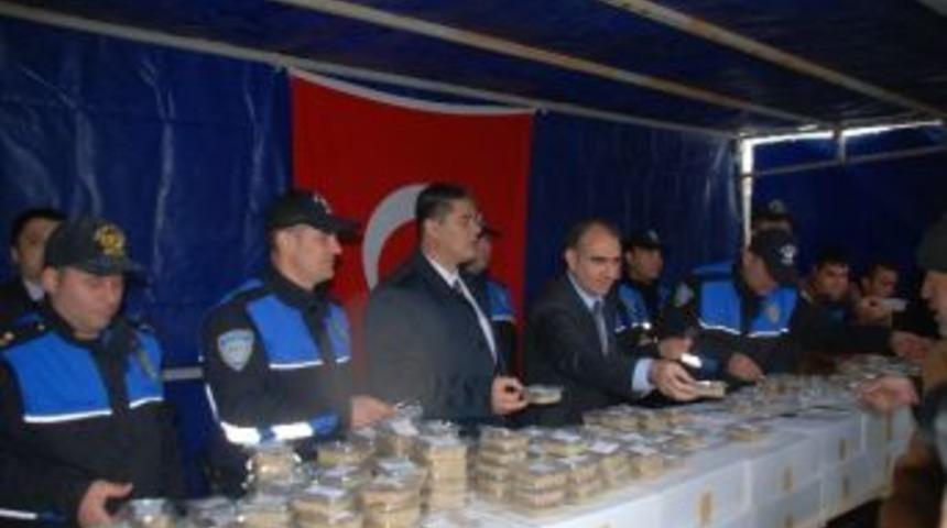 Polisten Aşure İkramı