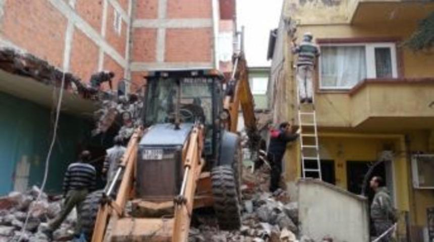 Yalova'da Riskli Binalar Yıkılıyor