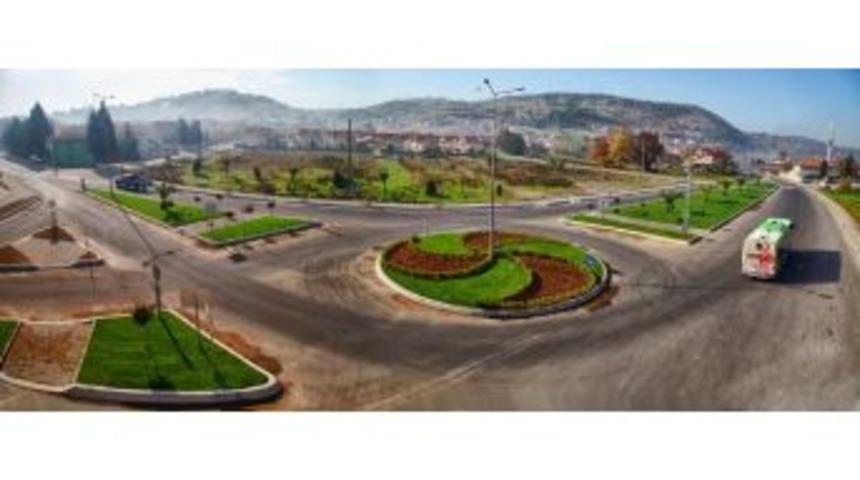 Kavşak D&uuml;zenlemeleri Devam Ediyor