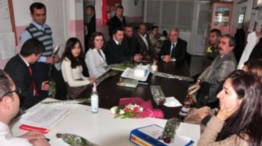 Başkan Yenihan&rsquo;dan &Ouml;ğretmenlere G&uuml;l