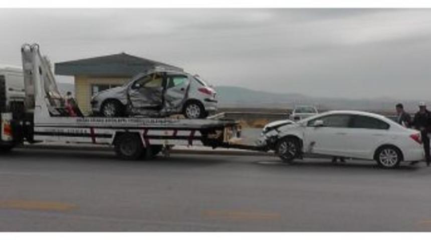 Ankara&rsquo;da Trafik Kazası: 6 Yaralı