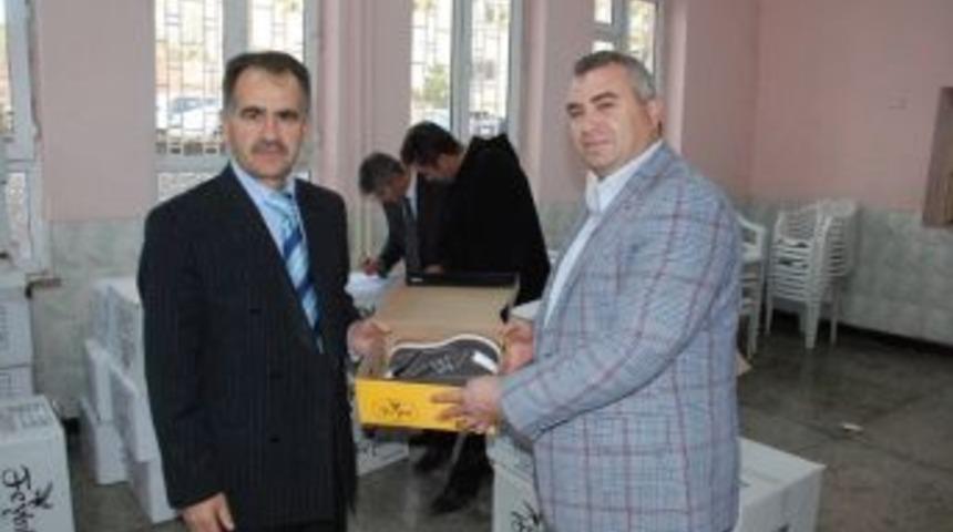 Boz&uuml;y&uuml;k'te Bin 368 &Ouml;ğrenciye Bot Yardımı