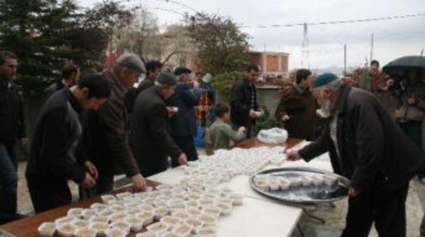Mahalleliden 10 Bin Kişilik Aşure İkramı