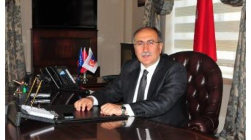 Vali Savaş &Ouml;ğretmenler G&uuml;n&uuml;&rsquo;n&uuml; Kutladı