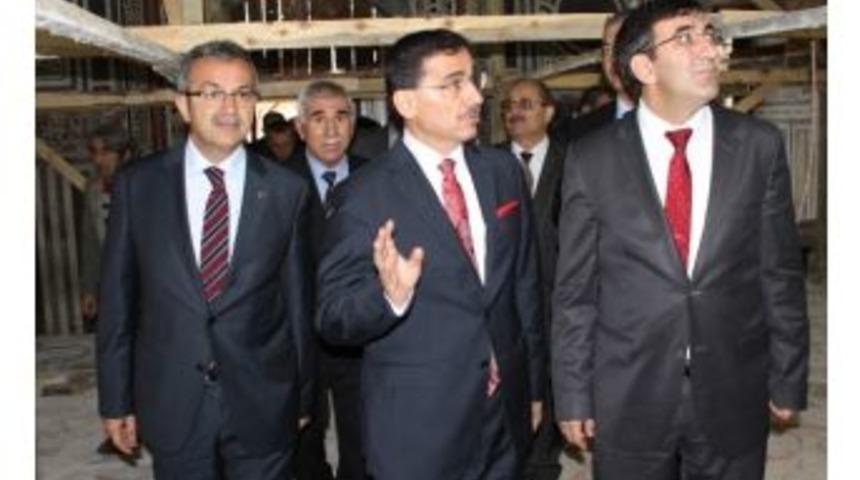 Bakan Yılmaz, &Ccedil;oban Mustafa Paşa K&uuml;lliyesinde Restorasyon &Ccedil;alışmalarını İnceledi