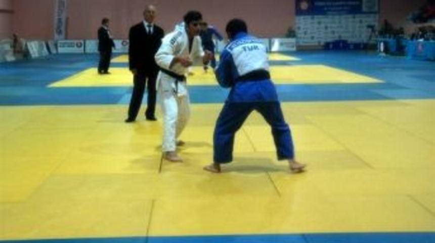 Manisa Belediyespor&rsquo;dan Judoda 5 Madalya