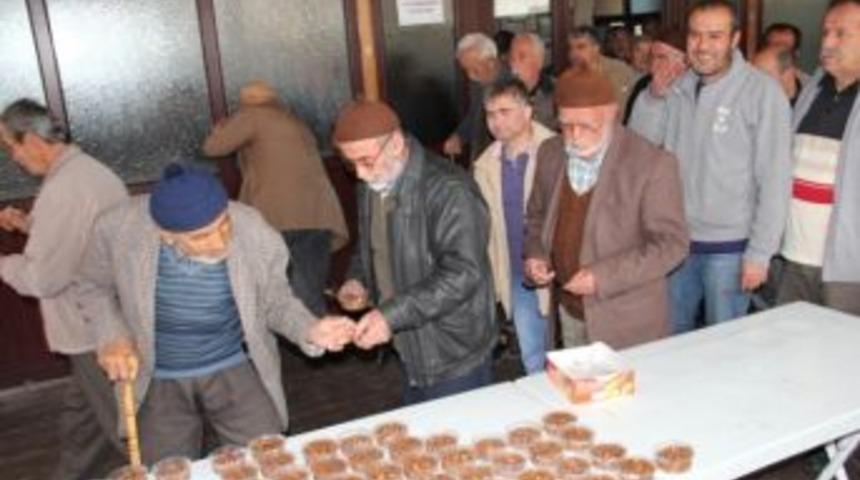 U&ccedil;hisar Belediyesi Aşure Dağıttı