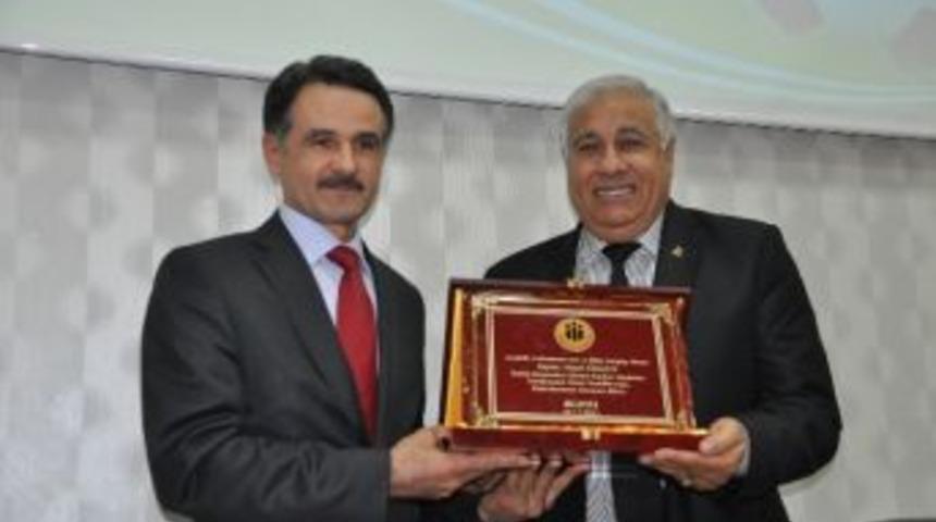 Hayri &Uuml;lgen, &Uuml;niversite &Ouml;ğrencileriyle Bir Araya Geldi