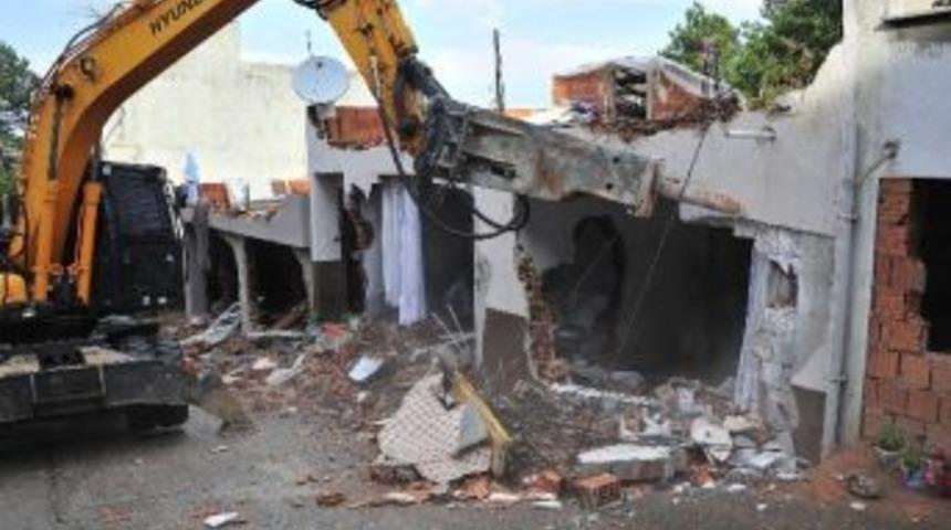 Yıldırım&rsquo;da Yıkımlar S&uuml;r&uuml;yor