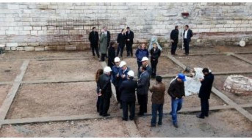 Tekfur Sarayı Ve Anemas Zindanları Turistleri İstanbul'a &Ccedil;ekecek