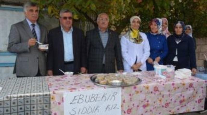 Ebubekir Sıddık Kız Kur&rsquo;an Kursu&rsquo;ndan Aşure İkramı