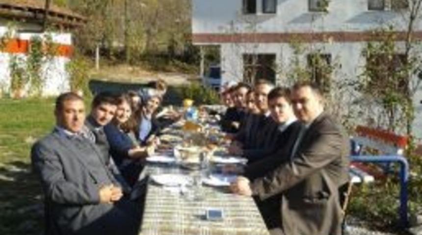 K&uuml;re &Ccedil;pl &Ouml;ğretmenleri Moral Depoladı